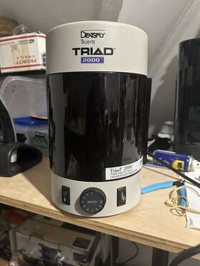 704595 Dentsply Trubyte Triad 2000 Light Cure System . Mint Condition