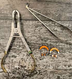 Unvf-100 Garrison Set Forcep And Band Holder. Orange/black Orange Rings