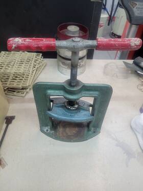 38-b-7 Handler Big Boy Flask Screw Vise Press 38-b 7 Inch Dental Green Cast Heavy Duty