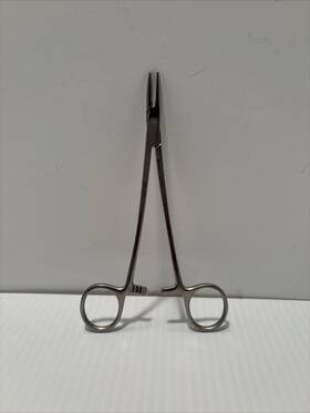 100-2492 Henry Schein 0617a Nedle Holder