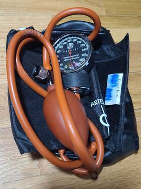 520860 Hopkins Blood Pressure Cuff Aneroid Sphygmomanometer With Case