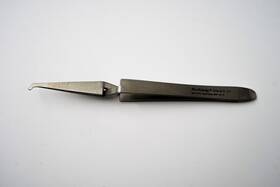 678-212 Hu-friedy Direct Bond Bracket Tweezers 5 Inch Used