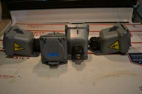 Bb2030n Hubble Lot Of 4 Hubbellbb2030n Twist-lock Safety Shroud Nonmetallic Enclosure Type