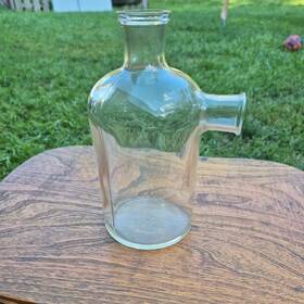 Pyrex 427281800090 Laboratory Glass Aspirator Bottle-8 1/4 Inch Tall E4 W/top Side Arm/dispenser