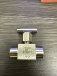 Parker 4F-SN6LR-SS Plug Valve Swagelok Ref SS-20VF4 Scratched Av But New. Fixed Price $55.00.