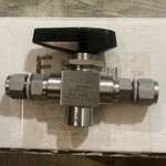 Swagelok SS-H83PS6 High Pressure Valve 7500 Psig 100F. Fixed Price $950.00.
