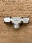 316 Swagelok Stainless Still High Pressure Fitting 1/4" Npt X 1/2" Id. Fixed Price $30.00.
