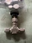 12 Swagelok SS-ORS2. Fixed Price $1800.00.