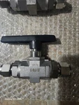 1-PARKER 8Z-B8LJ2-SSP Tubing Ball Valve 1/2". Fixed Price $65.00.